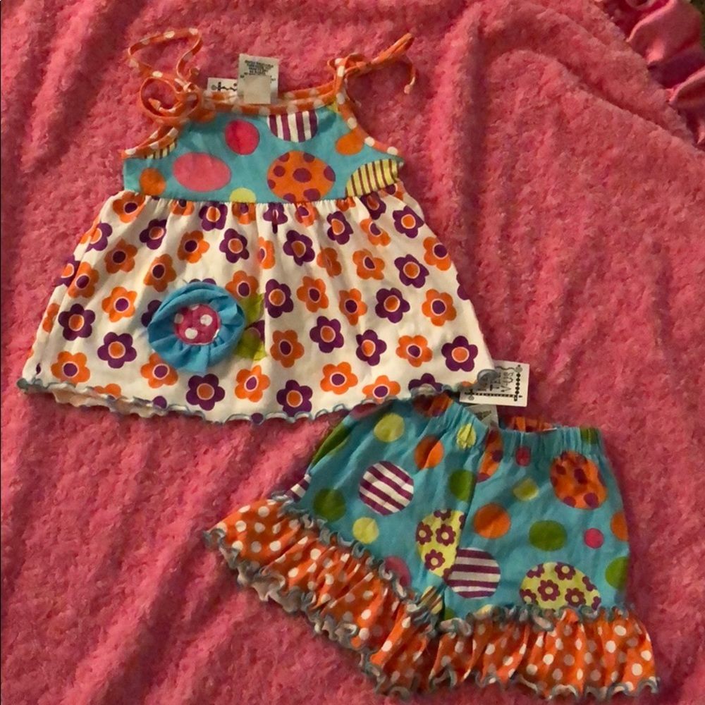 NWT Mis Tee V-Us shorts set size 3t